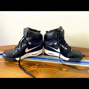 Nike Black & White Wedge Sneakers Size 7.5